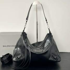 Picture of Balenciaga Handbags _SKUfw212412909fw
